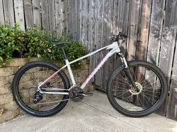 Specialized (Large: 5’9-6’1) Women’s Mountain Bike 1