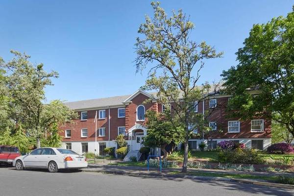 $1,305 / 2br - 512ft2 - Common area WiFi available, Onsite coin operated laundry facility63831251722753123