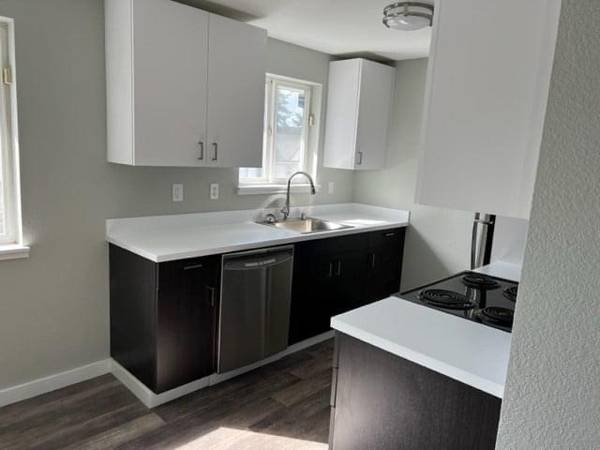 $2,400 / 3br - 1000ft2 - Renovated, Unique Stand Alone Home With YOUR Luxury in Mind! R201 (Bremerton)63688608200065123