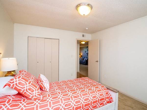 $1,050 / 2br - 1100ft2 - Cable Ready, Bloomington IL, 2/BD 1/BA63700577781505124