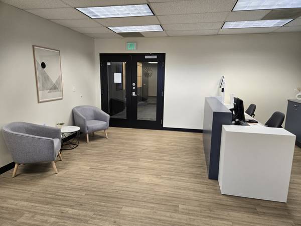 $435 / 408ft2 - PRIMER MES GRATIS - Oficina Privada Delmonico para Colaboración de Equipo 🔑 (Colorado Springs)63658230532609124