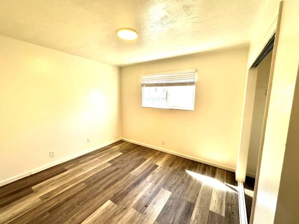 $2,550 / 2br - 760ft2 - ⭐TOP FLOOR 2 BEDS/1 BATH/PARKING +LAUNDRY ONSITE (Oakland)63686067809795124