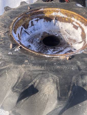 30.5-32 tire, good 1