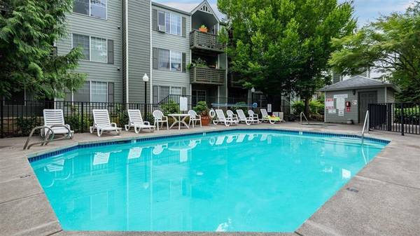 $2,025 / 3br - 1150ft2 - Make yourself at home in comfort and style! 3 Bed / 2 Bath 1150 SqFt (Fairview)63842024665729122