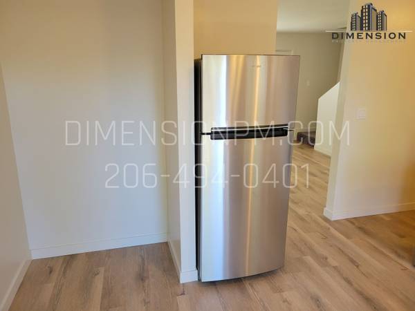 $1,775 / 2br - 1008ft2 - Beautiful 2-Bedroom 1.5-Bathroom Townhouse Style Apartment (Oregon)63659499776129124
