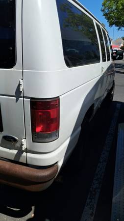 2008 Ford E-150 - Photo 3