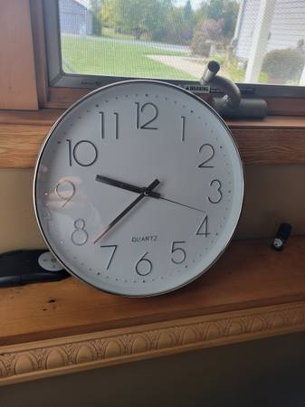 Quartz Hanging Clock 1