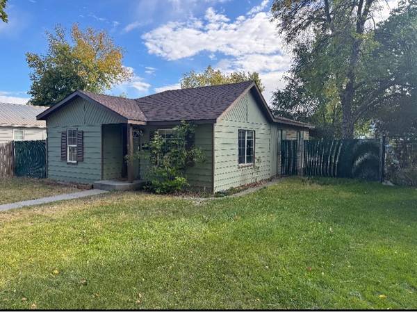 $1725.00 / 3br - Charming Single Unit in Twin Falls | 240 Polk St | $1650/mo | Availabl63963189653634121