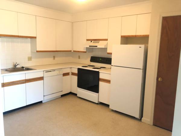 $2,650 / 2br - 🌞🌞🌞 HEAT/HW/PRKG - NO BROKER FEE 🌞🌞🌞 (NEWTON)63699373821187121