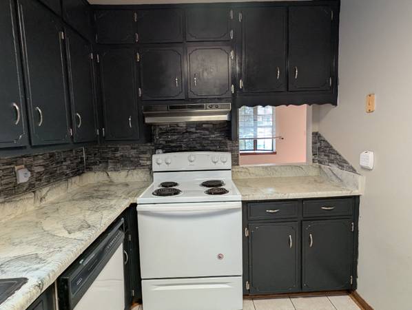$900.00 / 1br - 1125ft2 - 1 Room Available for Rent, Downtown Lawrenceville!63964401230339122
