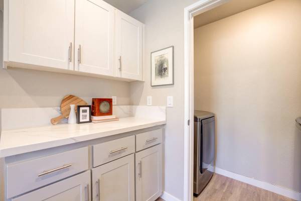 $2,649 / 2br - 957ft2 - Stylish 2BR Townhome Close to Shops- Tour Today ! (18005 W. Anne's Circle, Los Angeles, CA)63876593458051123