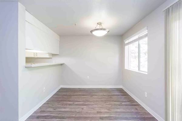 $2,122 / 2br - 962ft2 - Come see this charming 2 Bed, 2 Bath today! Washer/dryer included! (Fife)63688567519489121