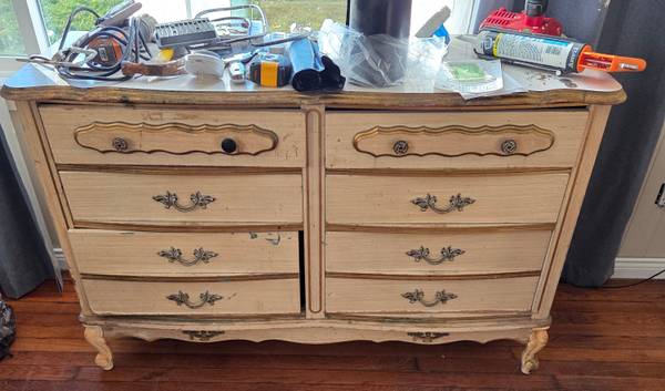 Antique chest of drawers 1