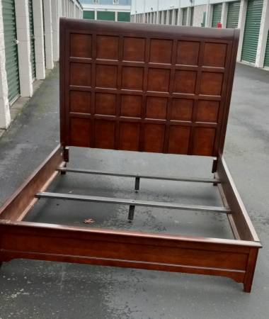 Decorator Bed Frame - Queen 1