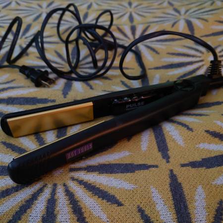 Hot Tools flat iron 1
