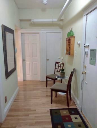 $950 / 3br - 660ft2 - 1 Room available in a 3 bedroom apart in a quiet and safe neighborho (Brighton)63797280842753122
