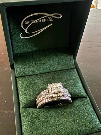 💍 Wedding Ring Set – Engagement + 2 Bands 1