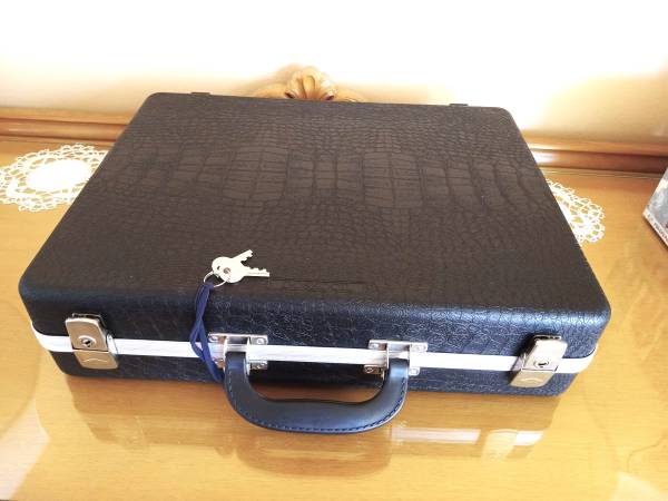 DOSKOCIL 4 Pistol Hard Case Padded Gun Case 1