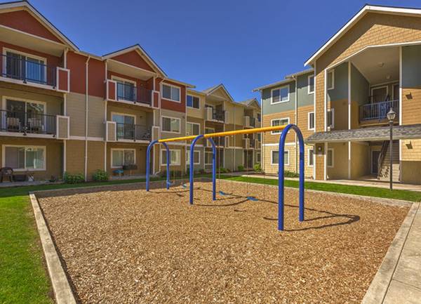 $1,913 / 3br - Conserjería, piscina y spa relucientes, refrigerador (12115 State Ave, Marysville, WA)63811610479107124