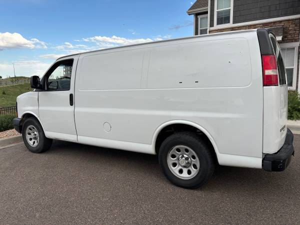 Furgoneta de carga GMC Savannah 2500 2012 - $4,800 (Aurora)63612423523713121