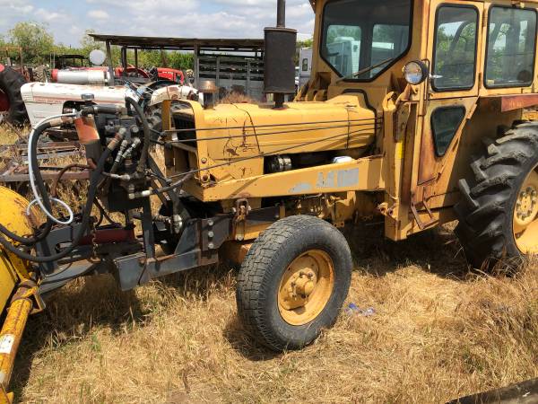 Ford 3000 deisel tractor with sweeper and cab 1
