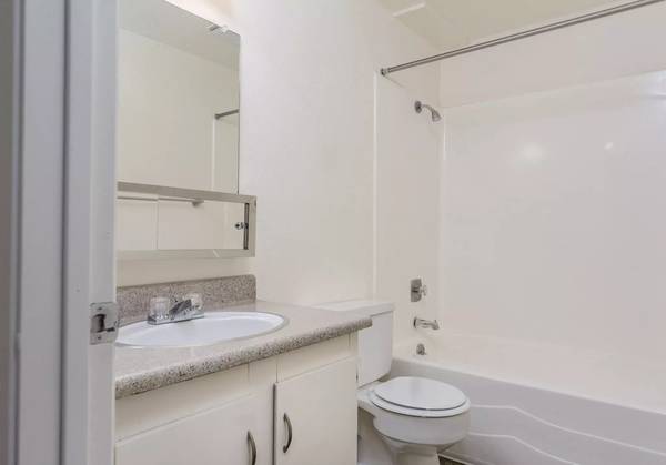 $1,540 / 2br - 834ft2 - Don't let this one get away! 2 BR, 1 BA. Prime Salem location (Salem)63660412547329123