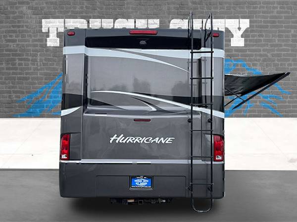 2011 Thor Motor Coach Hurricane Motorhome 31J Class A - $39,999 (1621 W Valley Hwy E  Sumner, WA 98390)63470107726593123