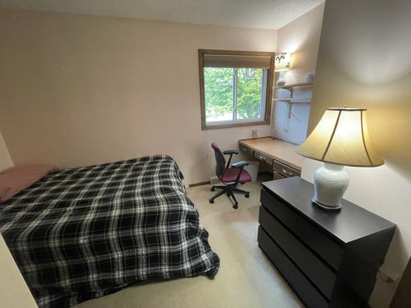 $600 / 3br - Private room for rent available64003959159043120