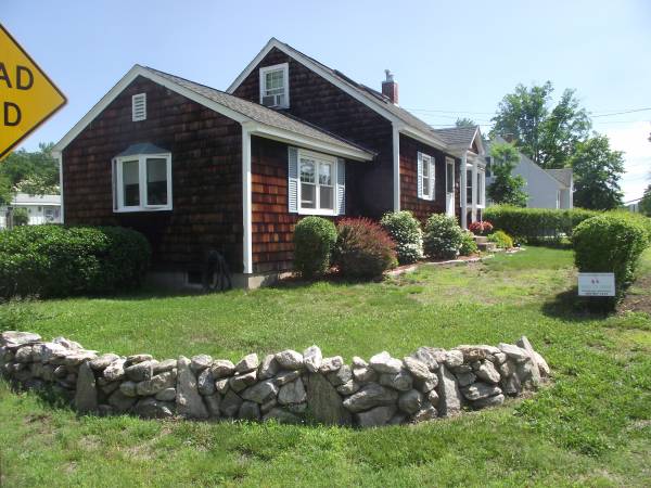 $575,000 / 2br - 1680ft2 - Cape Cod Style Outside. Country Inside (manchester)63656212391041120