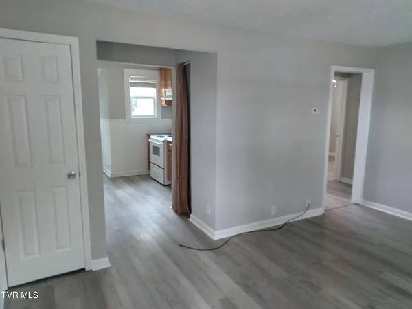 $800 / 2br - 756ft2 - 416 Cherokee Village - 2-bedroom, 1-bathroom home (Kingsport, TN)63947957554051121
