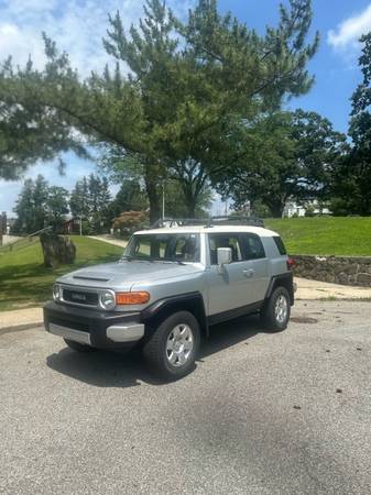 2008 toyota fj cuiser clean - $8,999 (Yonkers)63654717997313120