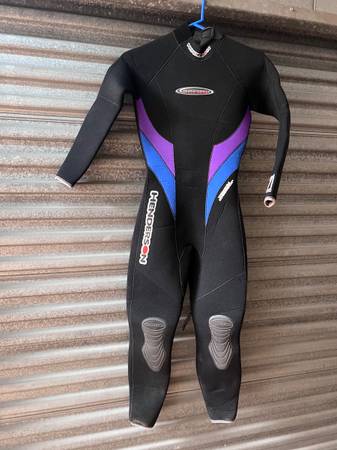 7mm Ladies Hyperstretch Titanium Wetsuit by Henderson 1