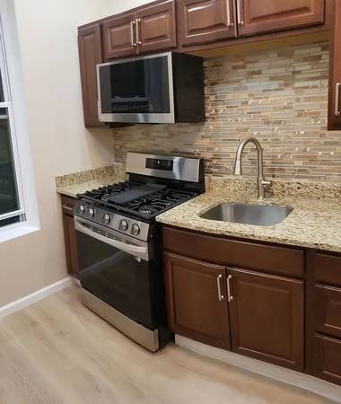 $870 / 1br - Multi-unit 1 Bed property unit Close to Long Beach Airport Business Pa (1780 Park Ave Long Beach, CA)63812226516867124