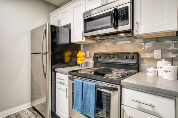 $3,350 / 2br - 858ft2 - Assigned Parking, Cable/Satelite Available, Convenient Location (daly city)63657896316161120