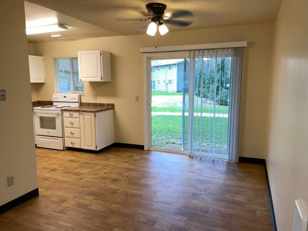 $1,899 / 3br - 906ft2 - ¡No te lo Pierdas, Muda Hoy! | Dúplex de 3 Habitaciones | Agua/Basura Pagados (Portland / Mt. Scott)63831608718339122