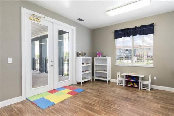 $933 / 1br - 720ft2 - Live Conveniently: Laundry Facilities & Guest Parking (Fort Pierce, Texas)63823722875905121