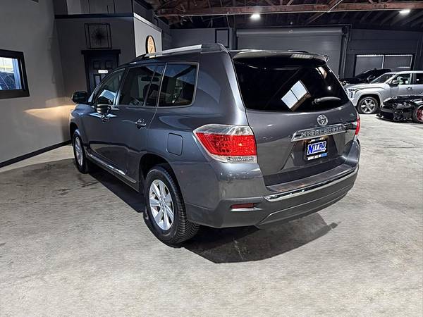 2013 Toyota Highlander Sport Utility - $11995.00 (vallejo / benicia)63654699417859123