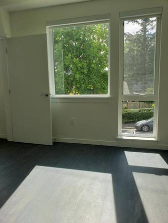 $1,619 / 1br - 638ft2 - Off Street Parking, Sky deck with gas BBQ Grill, Walk In Closets (Multnomah Village)63777385082115121