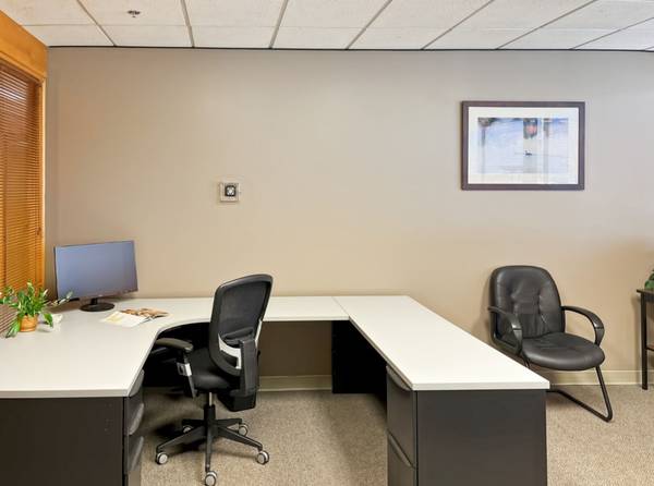 $1,190 🏢✨ Large Bright Team Office! 7 Workstations - Only $170 PP/PM 1