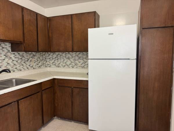 $1,250 / 1br - 650ft2 - 1Br, Hermoso, Piso 2, Terraza Privada, Unidad Final, Calefacción Incluida, (Downtown Anchorage, Third Addition)63991792020355123