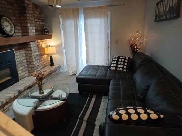 $800 / 1br - Furnished 1 Bedroom Lower Apt $800 (Maple Grove)64003959316097120