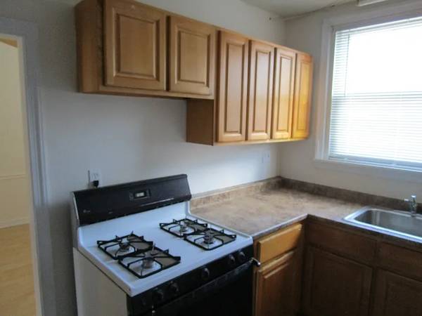 $950 / 3br - 1300ft2 - 1239 Levick St64024498854275124