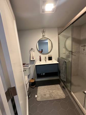 Room for rent with private bathroom 1