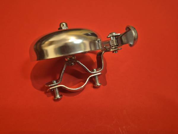 Campana para bicicleta plateada ~ Nueva ~ Para recoger en la oficina de correos de Encino - $8 (Encino)63471141475715124