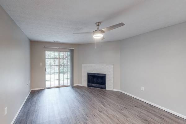 $1,395 / 1br - 750ft2 - Situated in Moon Township!, 1/bd, Outdoor Fireplace & Lounge (916 Beaver Grade Road, Pittsburgh, PA)64013363694465124