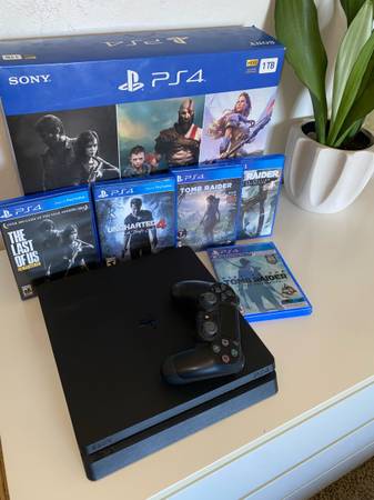 Playstation 4/PS4 1TB +5 games 1