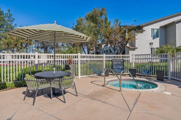 $2,484 / 1 hab - 640 pies² - Lavavajillas, 2 instalaciones de lavandería, patio privado (13656 Hilleary Pl, Poway, CA)63663940849153120