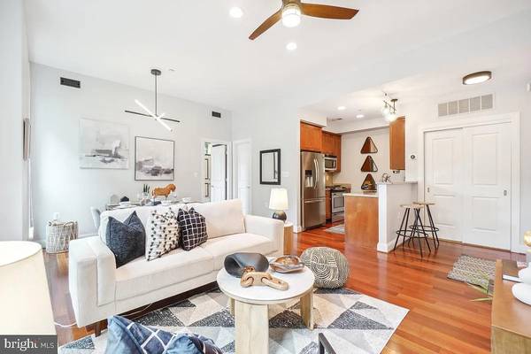 $2,390 / 1hab - 709ft2 - Impresionante casa en mansión histórica en el corazón de LeDroit Park. (Washington, DC)63822290577793123
