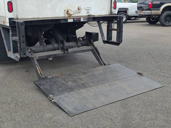 2009 Freightliner M2 106 - Photo 7