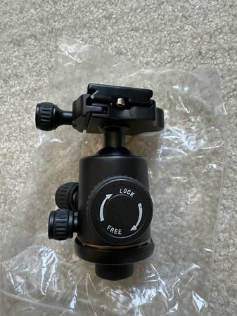 Manbily A-222 Monopod + Pergear TH-3 tripod ball mount 1